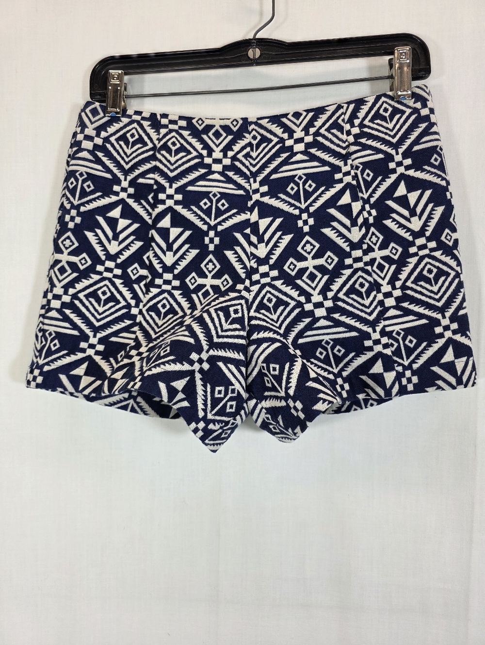 Gianni Bini Blue & White Geometric Tapestry Shorts - Size Small